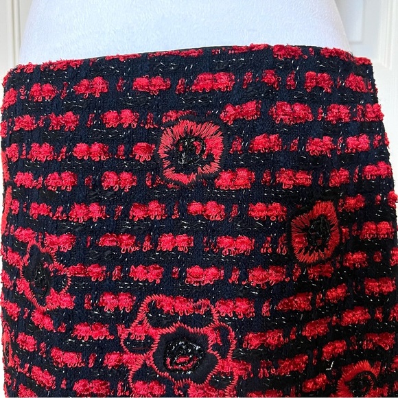 Per Se by Carlisle Red and Black Tweed Skirt with Floral Details Size 10 Holiday - Picture 2 of 5